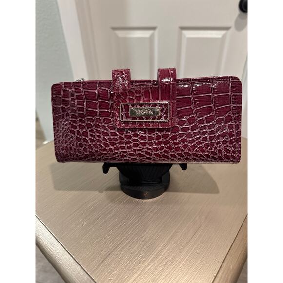 Kenneth Cole Reaction Purple Faux Animal Print Texture & Design Wristlet/Clutch - Picture 1 of 8